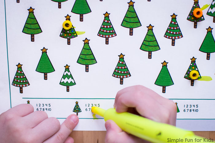 24 Days of Christmas Printables: Day 5 - Christmas I Spy Game! No-prep printable that works on visual discrimination, counting, 1:1 correspondence, number recognition, and more! Perfect for preschoolers!