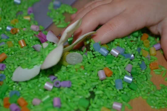Bring a touch of spring into your house, even if it's the middle of winter: Create a Flower Meadow Sensory Tub!