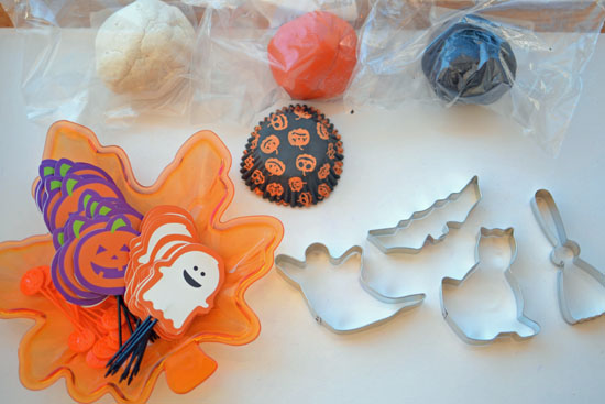 Fun with an invitation to play with Halloween play dough.