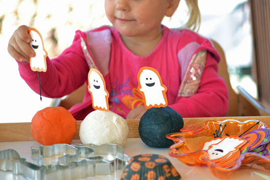 Fun with an invitation to play with Halloween play dough.