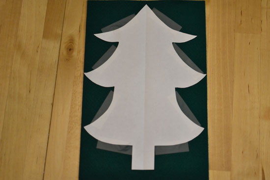 Make a simple Christmas tree felt set for your toddler or preschooler that they can decorate and redecorate over and over again!