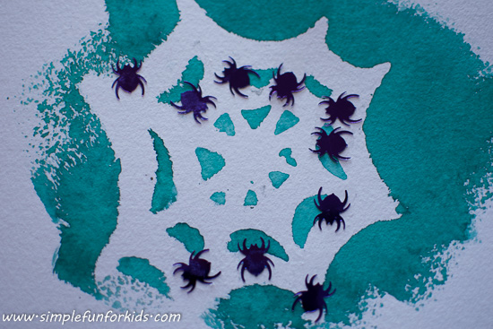 Simple spiderweb craft for kids - for Halloween or just for fun any day of the year!