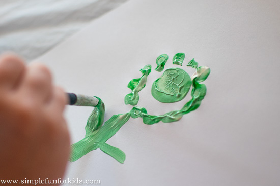 Crafts for kids: Bottle Print Flowers, perfect for spring, or whenever you need some spring cheer!
