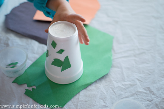 Super cute foam cup snowmen craft for kids: They work on important fine motor skills, there's no mess, and they're finished in minutes!