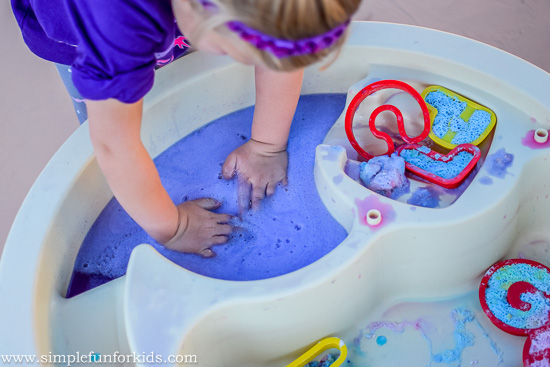 Sensory Science for Kids: Who knew you could reuse baking soda? Fizzy fun with recycled baking soda letters in the water table!