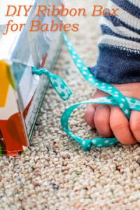 Homemade toys for kids: Make a quick and simple DIY ribbon box for your baby!