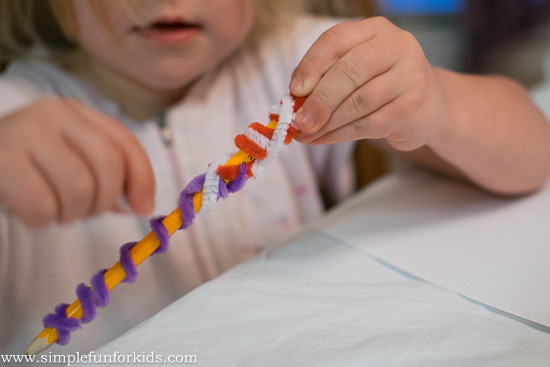2 Minute Crafts for Kids: Make funny pipe cleaner worms from two materials!