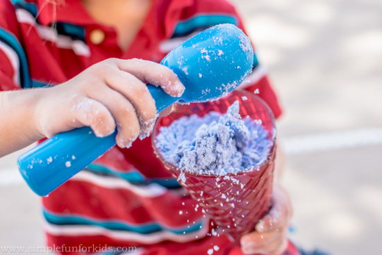 Sensory Activities for Kids: This Cloud Dough Frog Pond takes minutes to set up and brings so much fun (and learning)!