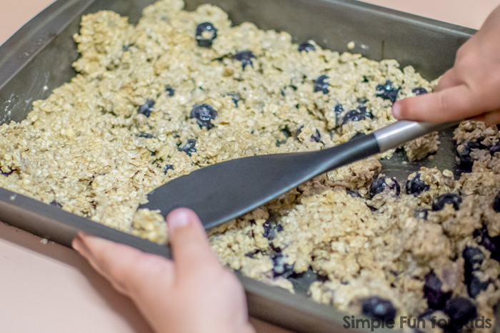 Baking with Kids: Simple and delicious baked blueberry oatmeal recipe - try it for breakfast tomorrow!