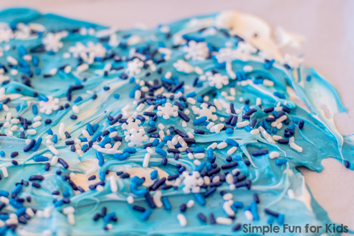 Super simple, only takes 10 minutes to prepare from three ingredients, and looks awesome: FROZEN Chocolate Bark, perfect for birthday parties, movie night or just for fun!