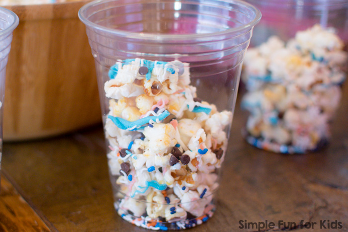 Okay, this is SO simple, you can do it in 10 minutes with a toddler running around, in 5 if you can just get it done without interruption! FROZEN Chocolate Popcorn looks so pretty and tastes great!
