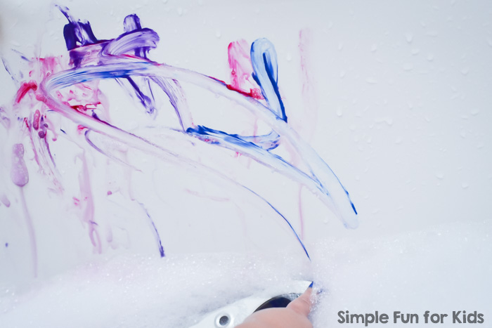 Make bathtime more fun AND educational with this Super Simple Bathtub Art and Introduction to Letters activity, perfect for toddlers and preschoolers.