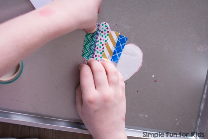 Super simple and super effective: Try this Washi Tape Hearts craft with your preschooler, kindergartener or older kids! They make great Valentine's cards and also look awesome in a window.