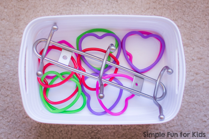 Fine Motor Activities for Toddlers: Quick and simple Hearts Fine Motor Practice for young toddlers! Perfect for Valentine's Day or just for fun.