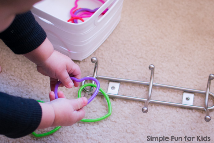 Fine Motor Activities for Toddlers: Quick and simple Hearts Fine Motor Practice for young toddlers! Perfect for Valentine's Day or just for fun.