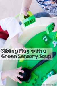 Simple sensory water play for kids of different ages: My preschooler and my toddler had great fun with this Sibling Play with Green Sensory Soup activity that was super quick and simple to set up!